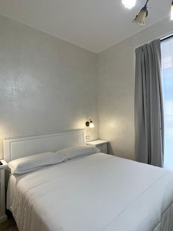 Hotel La Casa In Centro Salerno Exteriér fotografie
